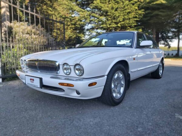 2002 Jaguar XJ8 Sovereign V8